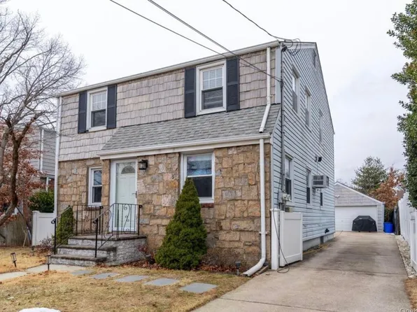 202 Emerson Pl, Valley Stream, NY 11580