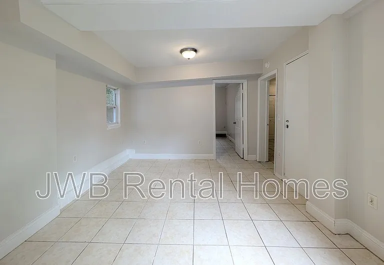 1379 Ingleside Ave — Photo 6