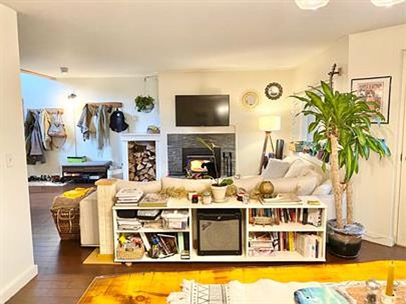 3rd image of 71 E Redrock Dr #105