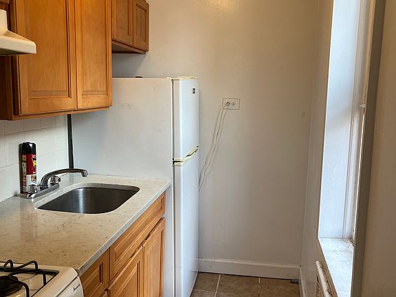 5th image of 14209 Barclay Ave #6P