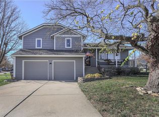 512 S Silver Top Ln, Raymore, MO 64083