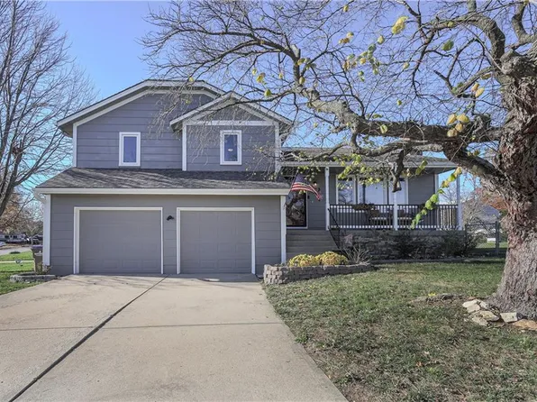 512 S Silver Top Ln, Raymore, MO 64083