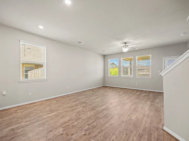 19004 Quebrada Dr — Photo 12