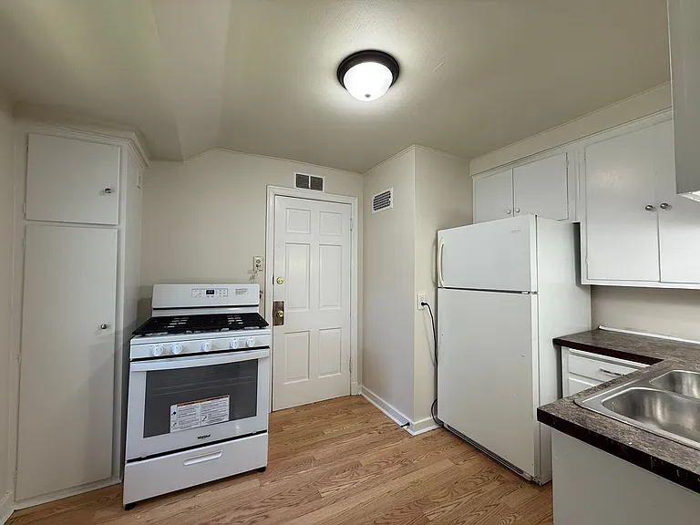 208 S Chestnut Ave — Photo 6