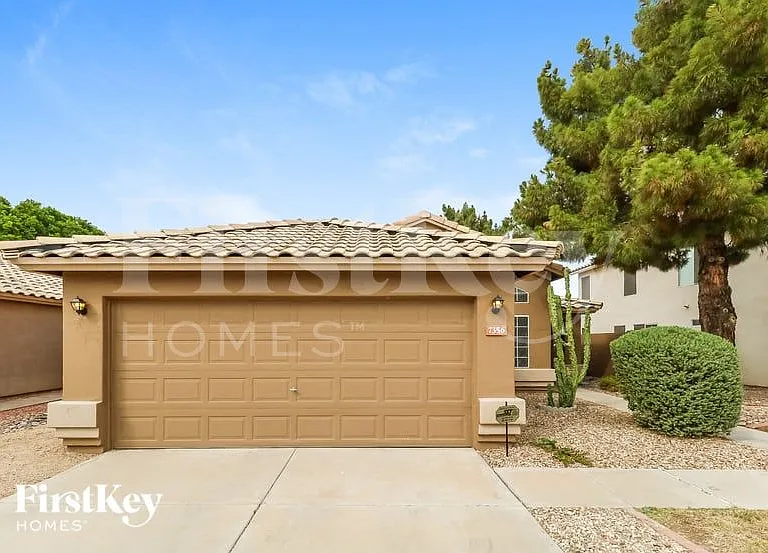 7356 W Crest Ln — Photo 1
