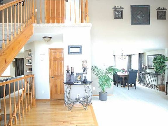 Foyer/Living Room