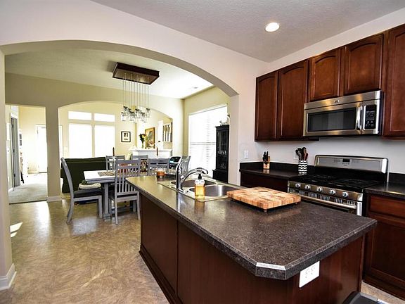 4th image of 6070 Foxmeadow Dr