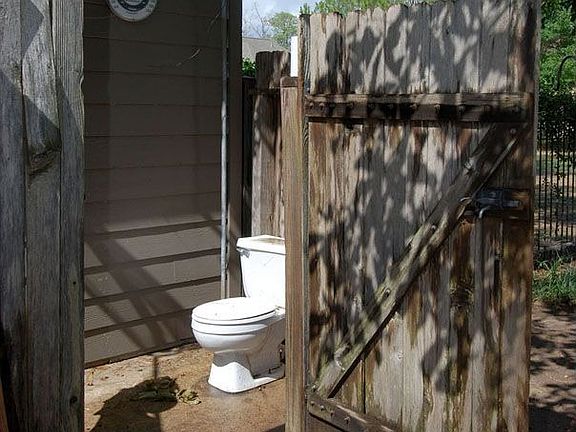 2nd image of 8322 Laurel Leaf Ln