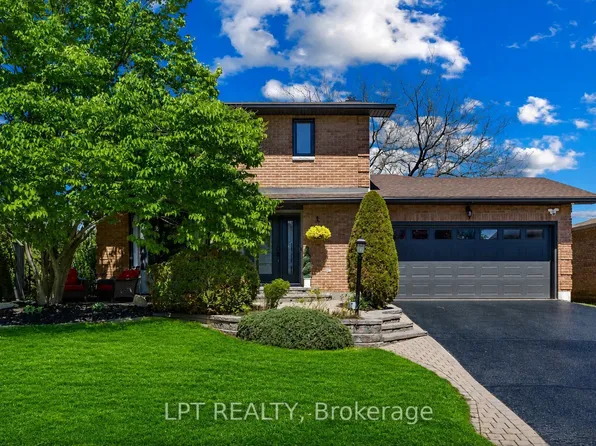 11 Elderwood Trl, Ottawa, ON K2S 1C9
