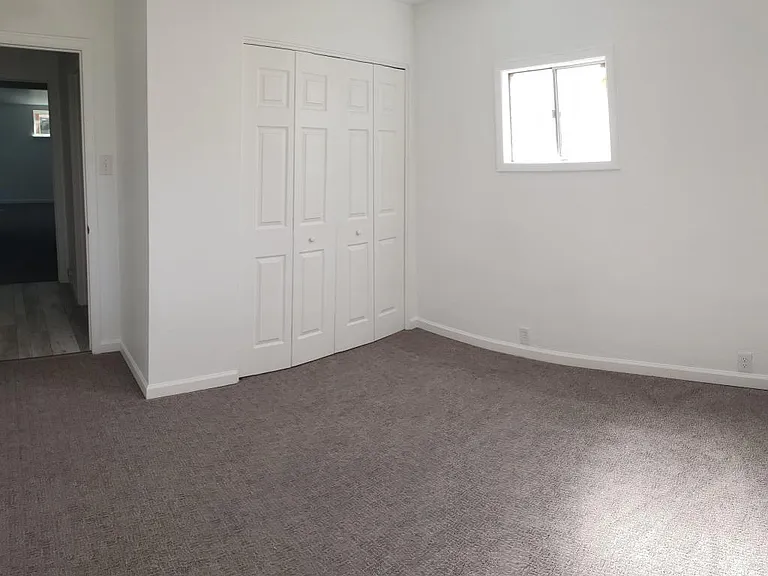 204 E Emma St — Photo 26