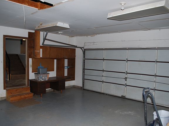4th image of 228 E Willow Creek Dr