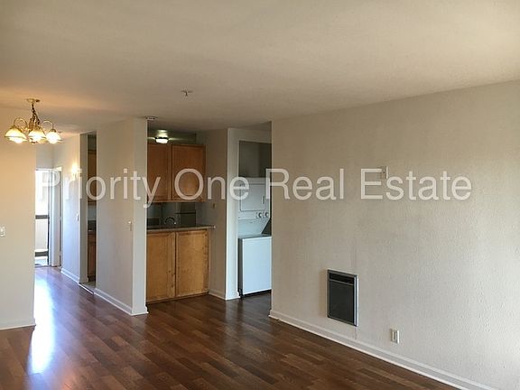 5th image of 4041 Oakcrest Dr Unit 404