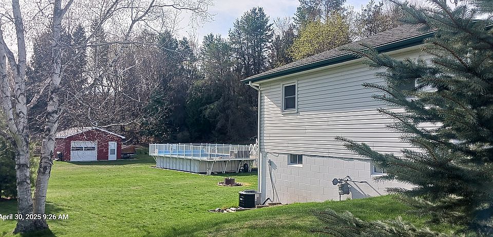 2nd image of 2613 Lakeshore Rd