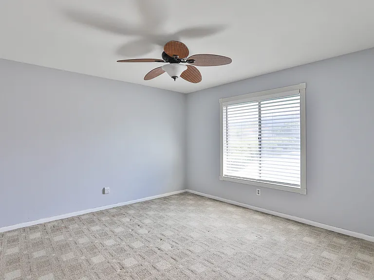 1300 Brentwood Cir #D — Photo 17