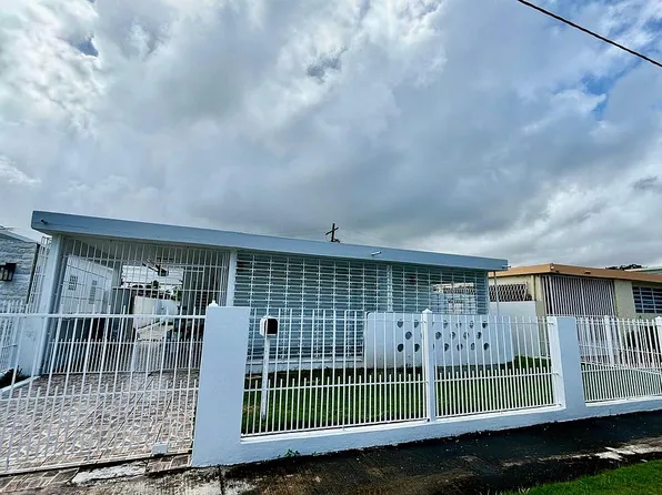 55 Calle Astros Br, Carolina, PR 00979