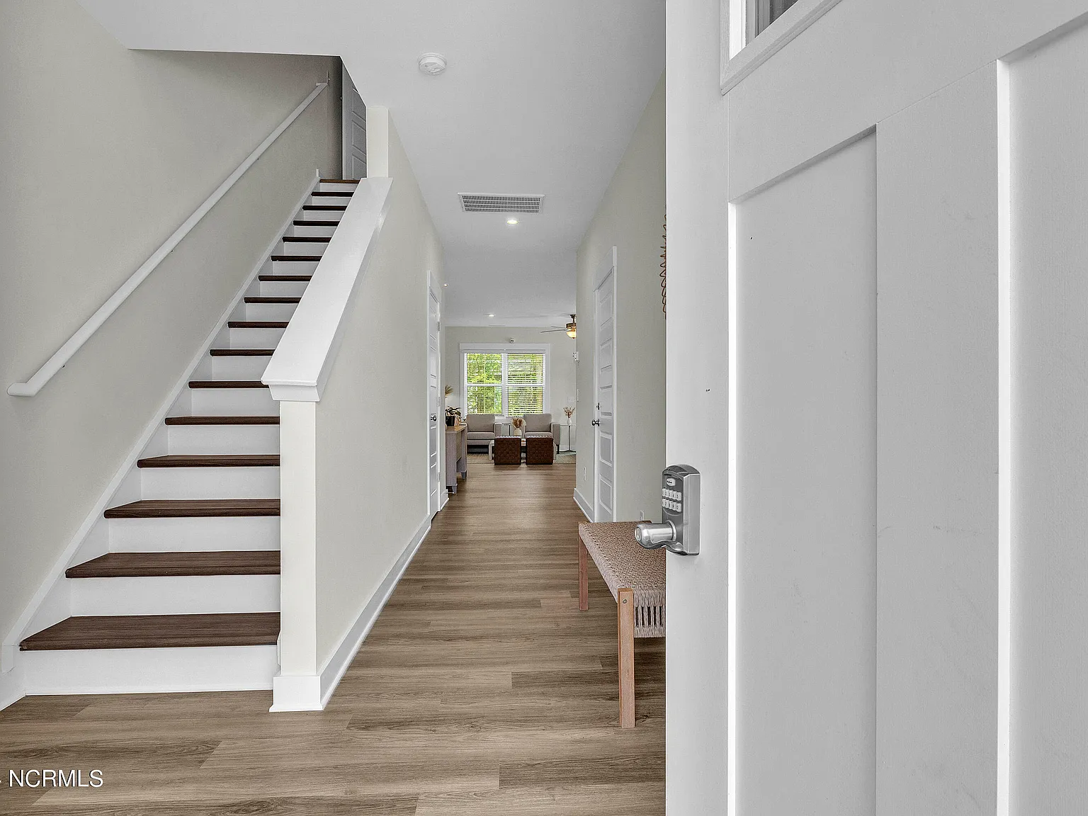 3 bed, 2.5 bath, 1726 sqft, $2,040 — Photo 2