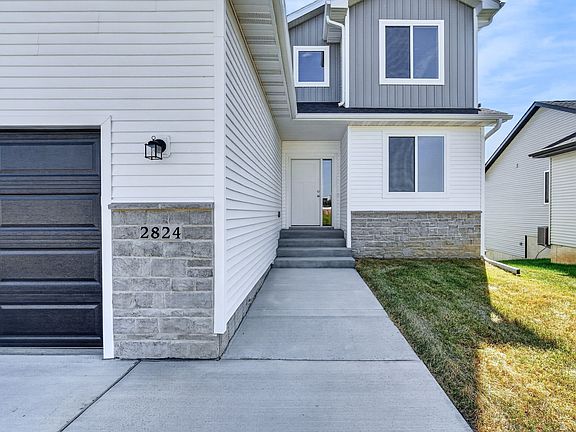2nd image of 2824 Prairieside Pl