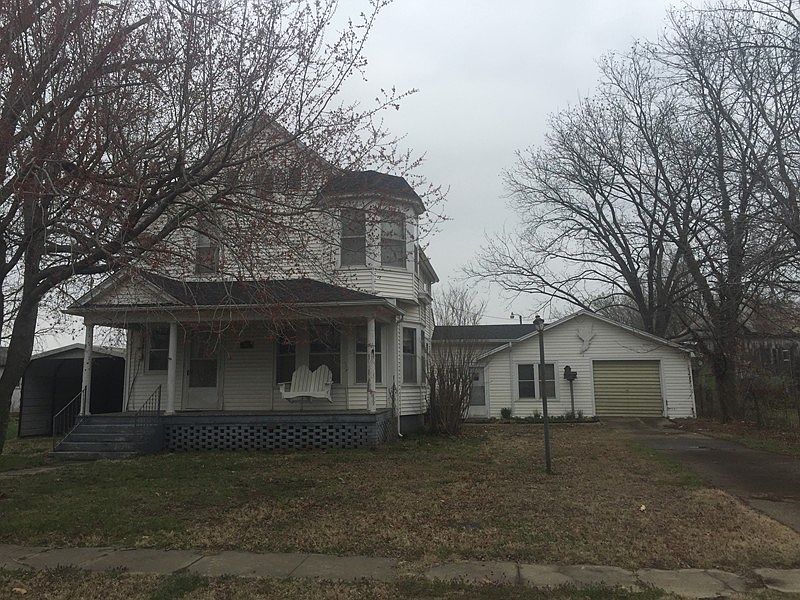1st image of 382 W Elm St