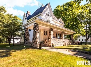 701 W 3rd St, Delavan, IL 61734