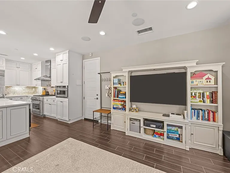 357 Laurel — Photo 4