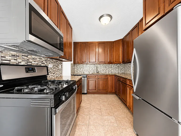 150 W 225th St #2D — Photo 6