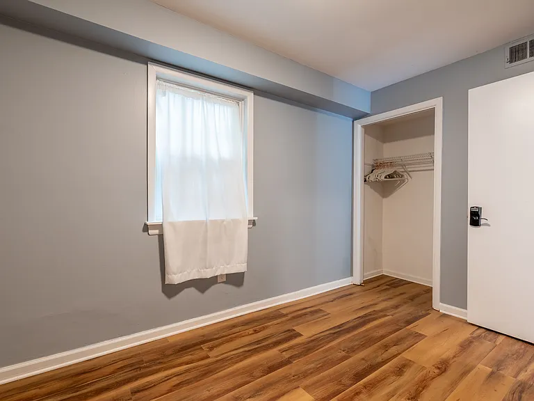 208 Huntington Ln — Photo 32