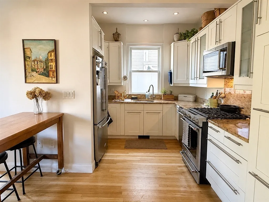 3 bed, 2.0 bath, 1442 sqft, $5,500 — Photo 3