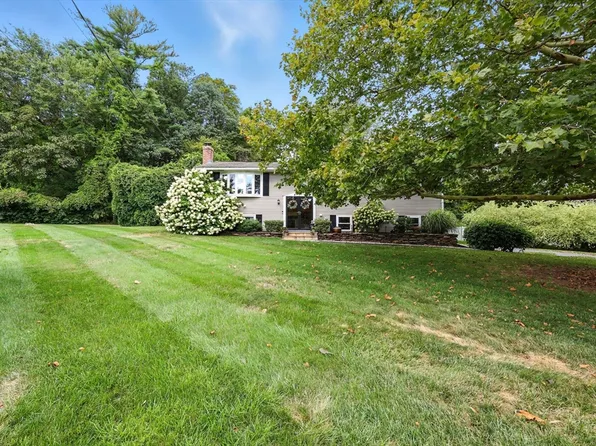 4 Claren Dr, Holyoke, MA 01040