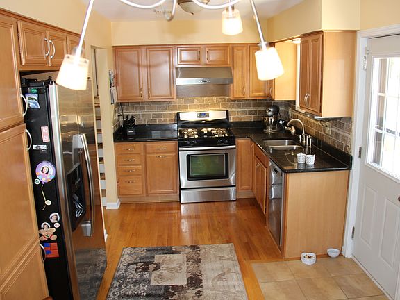 5th image of 1960 Plainfield Dr