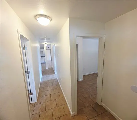 4 bed, 1.0 bath, 1100 sqft, $1,800 — Photo 3