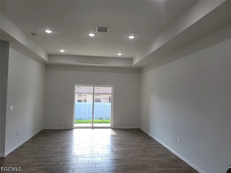 684 Thomas Sherwin Ave S — Photo 3