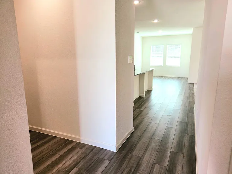 724 Crestridge Dr — Photo 4