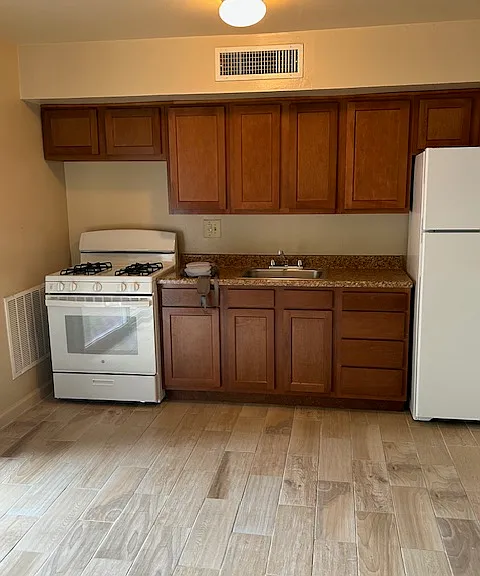 Southern Terrace — Photo 9