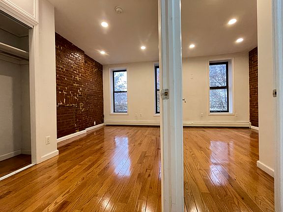 2nd image of 739 Franklin Ave #4