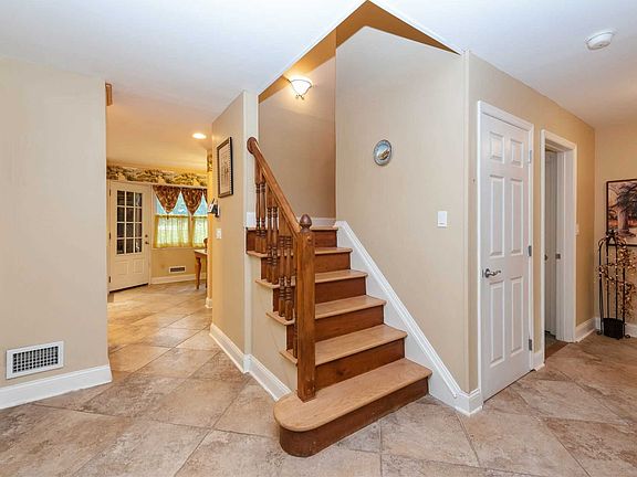 4th image of 1 Birchwood Dr