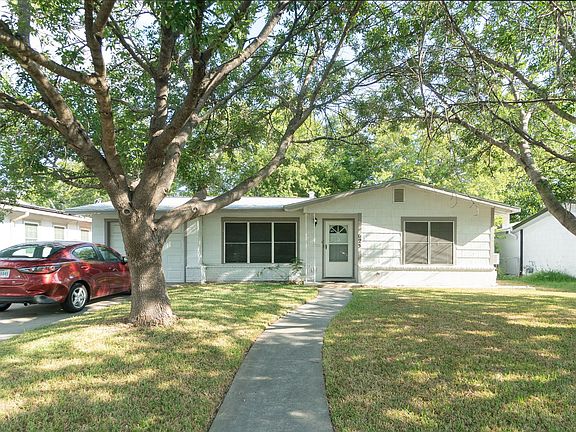 2nd image of 623 Edgebrook Ln