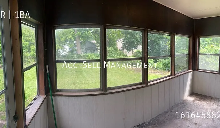427 Leonard St NE — Photo 8