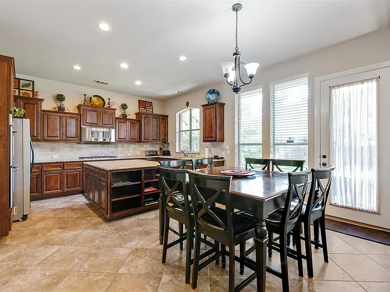 3808 Avery Woods Ln — Photo 7