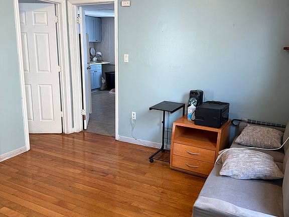 5th image of 63 Llewellyn Ave Floor 2
