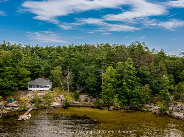 1102 Clipsham Rd Unit 2, Gravenhurst, ON P0E 1G0