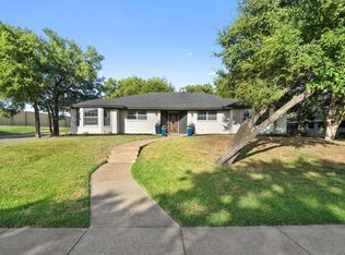345 Somerset Cir, Bedford, TX 76022