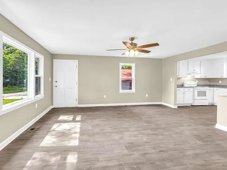 266 Randall St — Photo 15