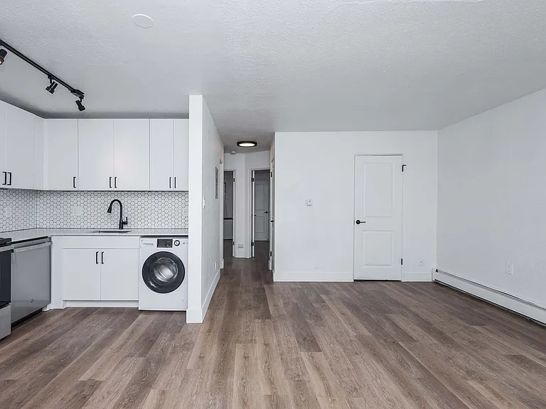 1301 E 33rd Ave — Photo 4