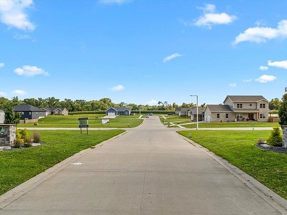 3rd image of 75 Firefly Ct