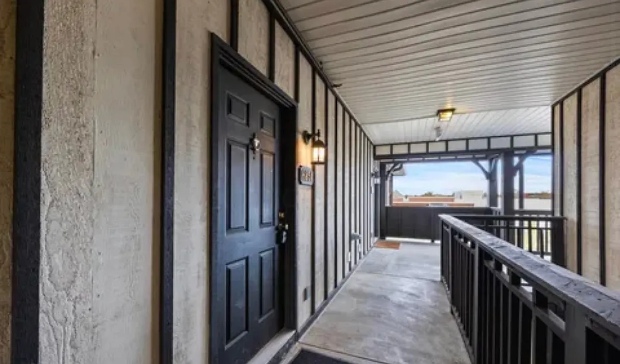 2 bed, 1104 sqft, $1,850 — Photo 4