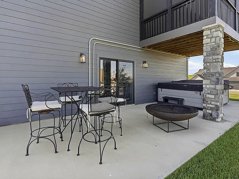 3912 Travers Cir — Photo 41