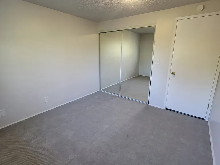 2202 NE 10th Pl #208 — Photo 10