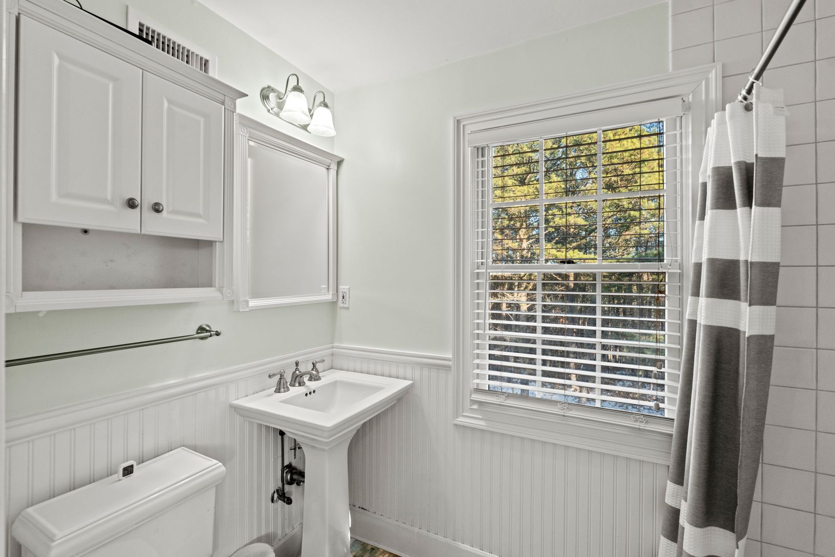  Bathroom 2 of 4 