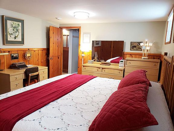 4th image of 1212 Custer Ave #2