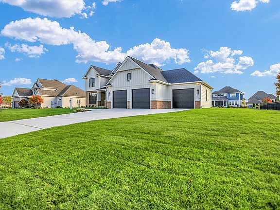 3rd image of 2709 Castlerock Dr